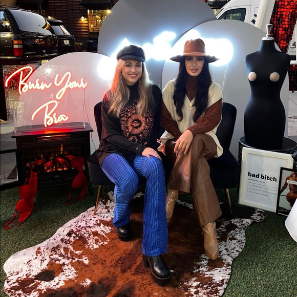 Meet your Posher, Audrey - Picture 3 of 15